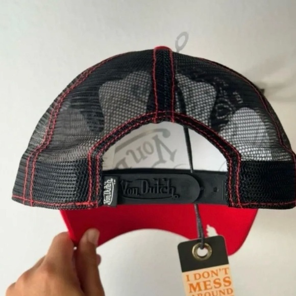 NWT Von Dutch Red and Black Mesh Cap - Picture 2 of 3